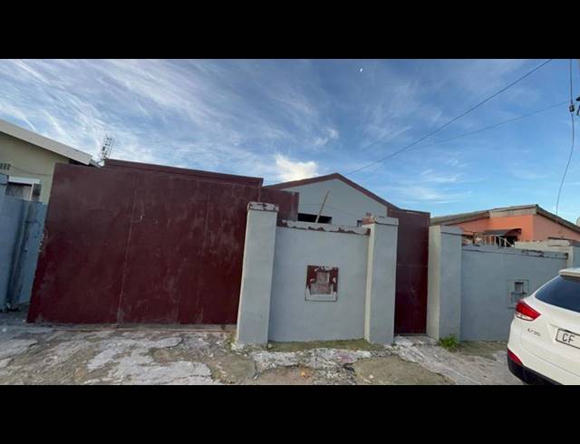2 BEDROOM HOUSE FOR SALE IN KHAYA